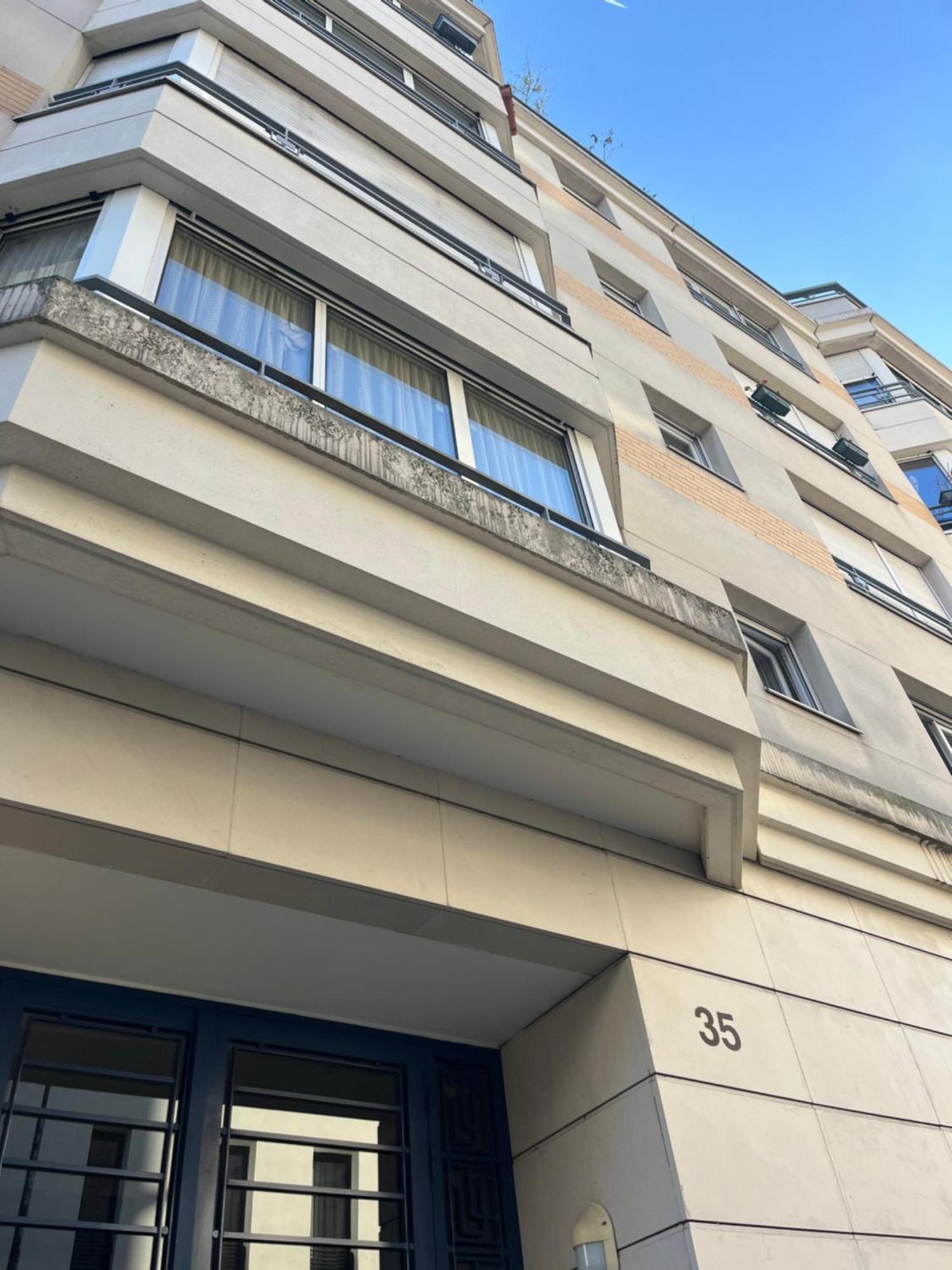 Un Ptit Soleil A Apartment Paris