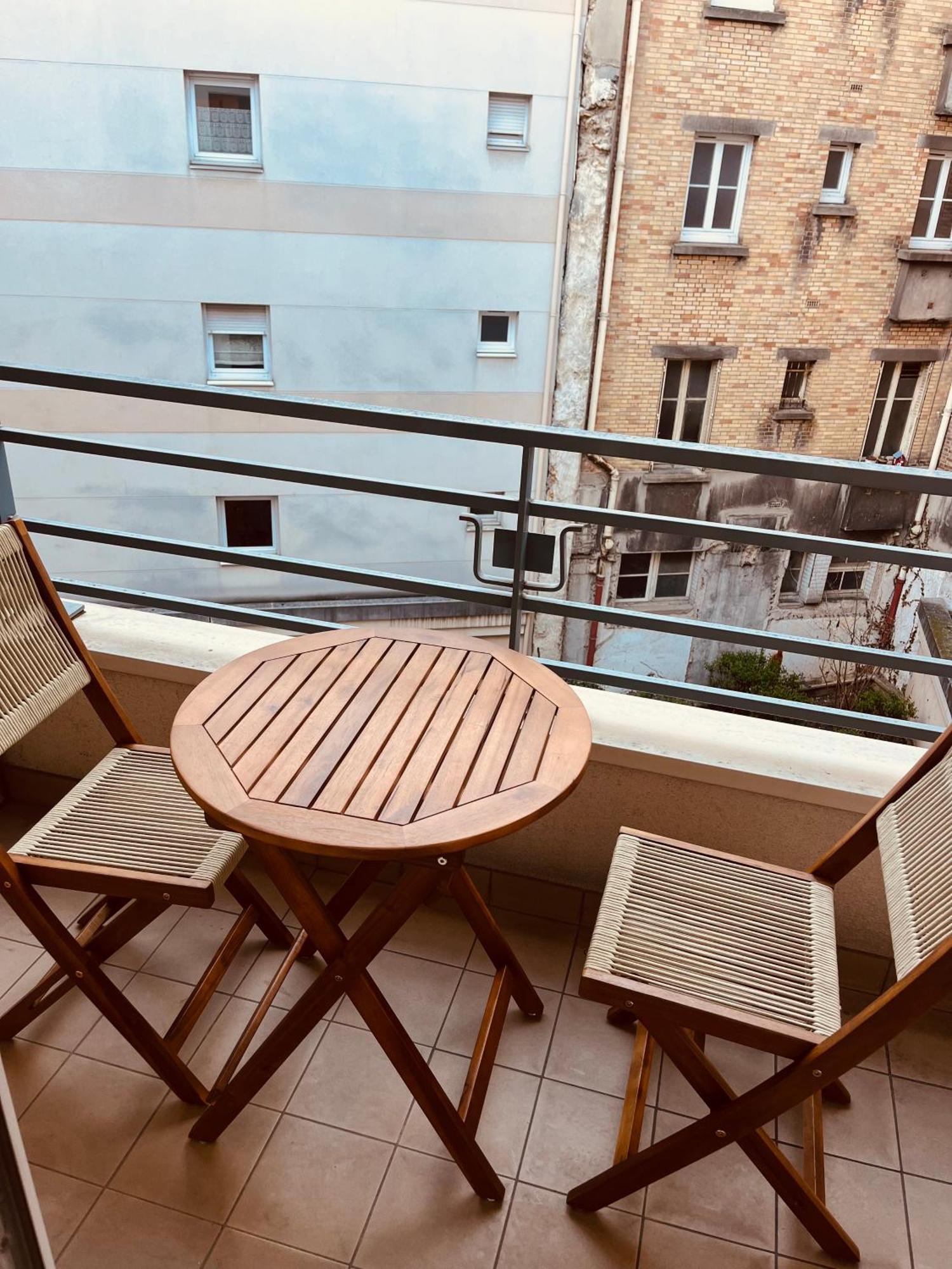 Un Ptit Soleil A Apartment Paris